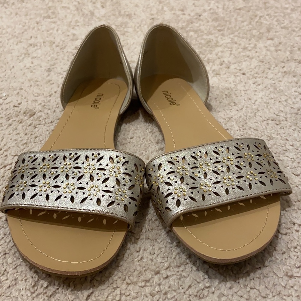 Light gold shiny sandals